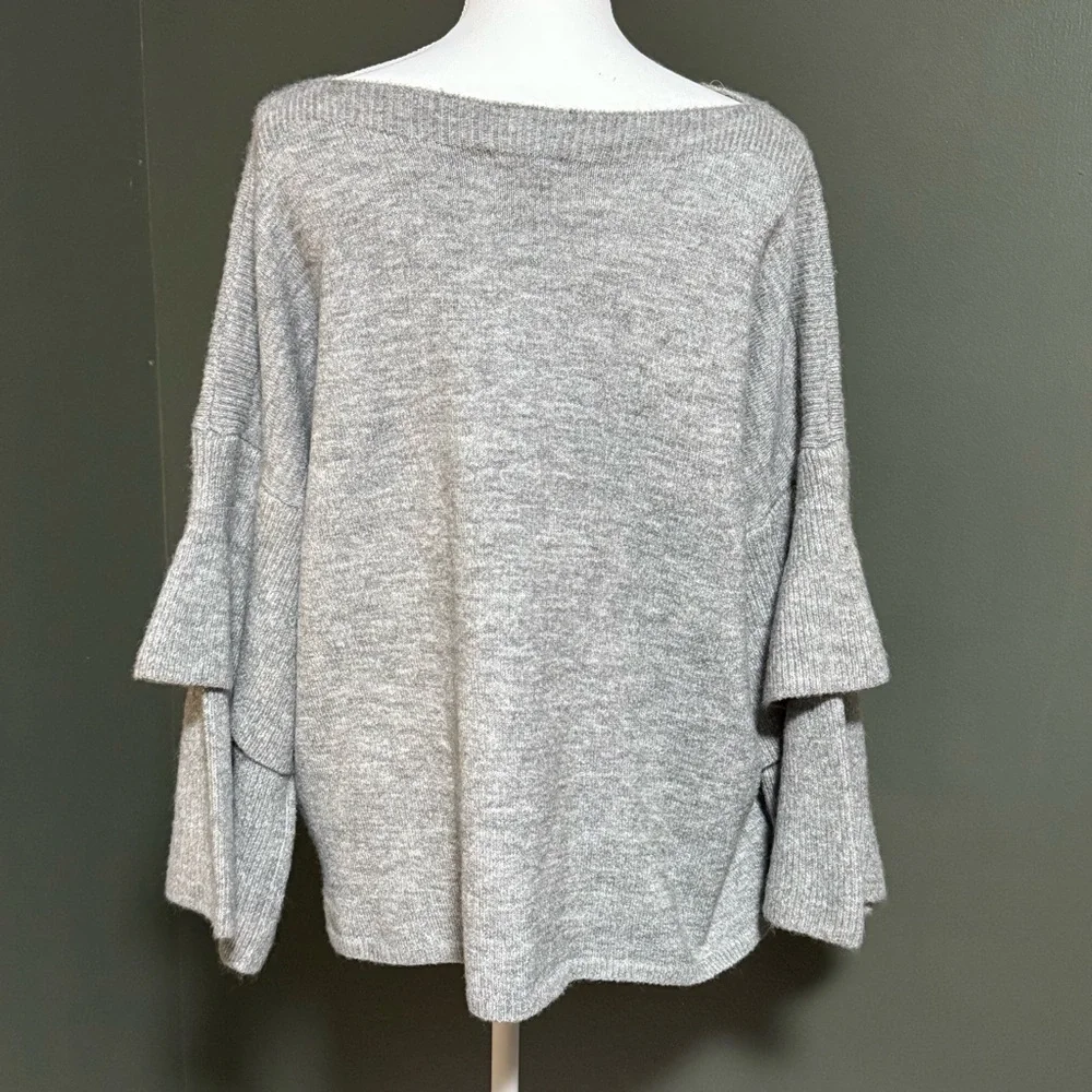 Umgee USA Sweater Women’s Medium Gray Ruffle Bell Sleeve Cozy Knit - Picture 5 of 7